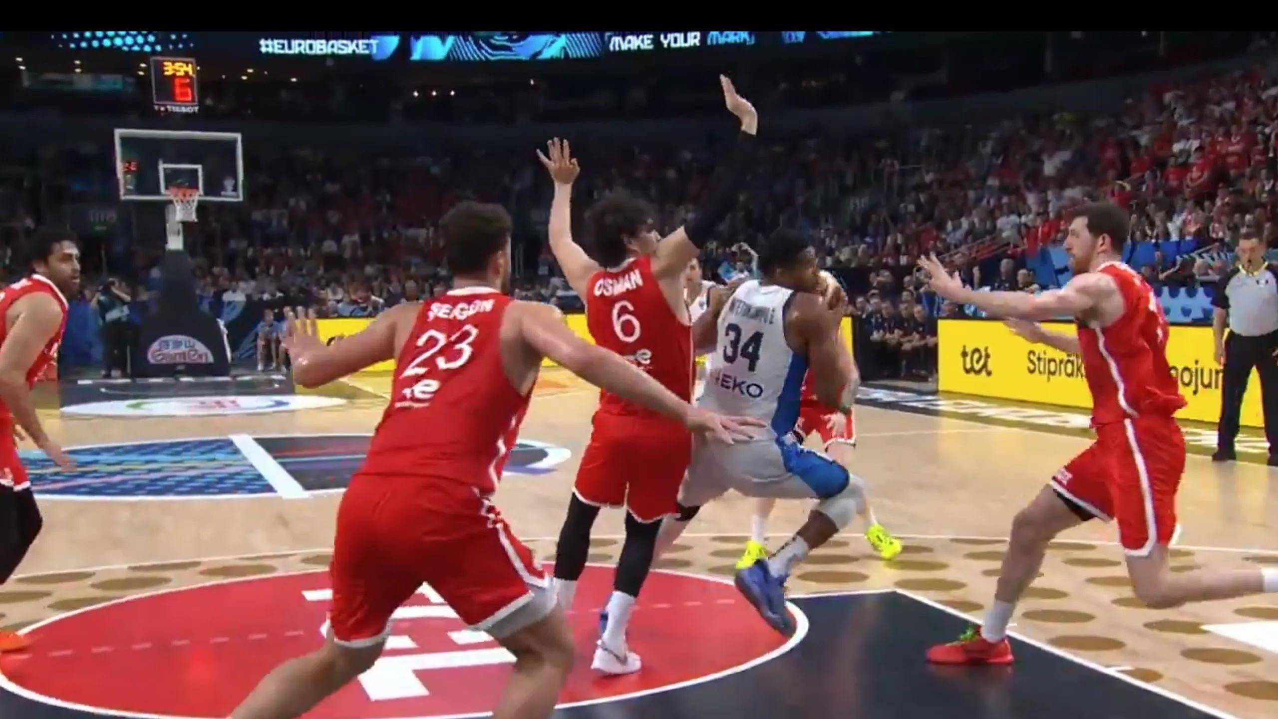 乐鱼体育关于Karsa巅峰对决，字母哥与40激战西班牙队分钟，势不可挡胜负难料！的信息